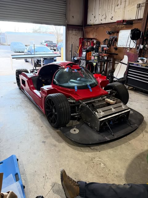 Colin’s red SLC EVO40 build in the workshop with its front chassis exposed